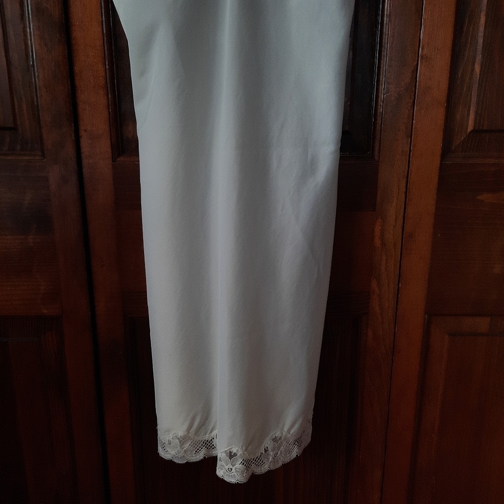 Vintage Lady Lynne White Satin Floral Embroidered Lace Trimmed Midi Slip Size S - Picture 3 of 10